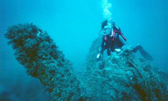 Diver at the propeller of the Nevada. Dive Hatteras photo