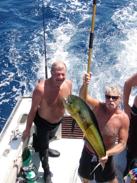 Capt Rich displays the Mahi caught by Diver Jim Oxendine (L)